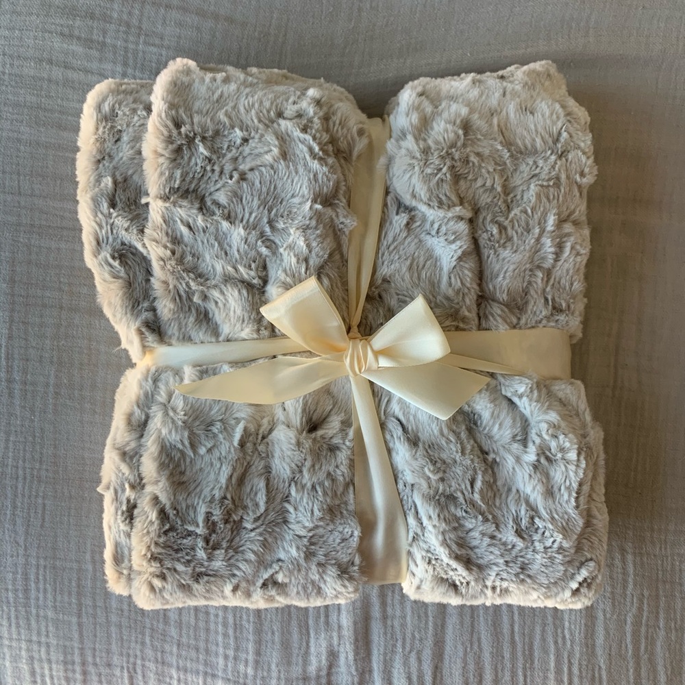 🌸 Plush Taupe Throw Blanket 50x70in